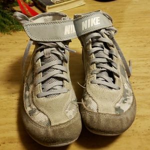 Size 4 youth boy wrestling shoes